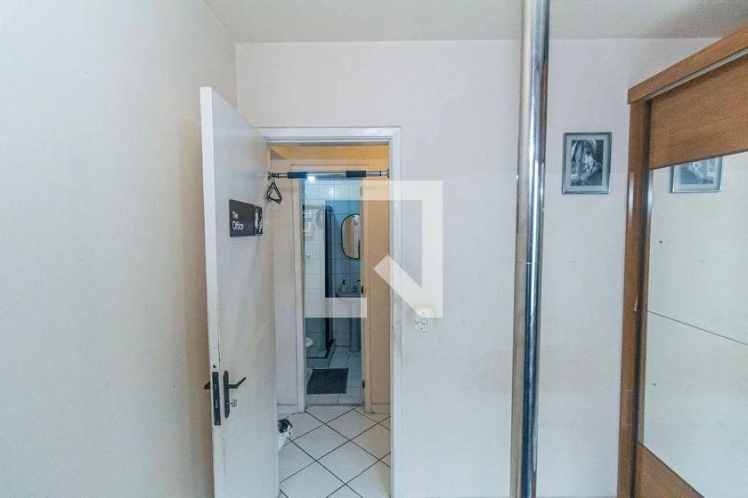 2-bedroom apartment with a washing machine — photo 7