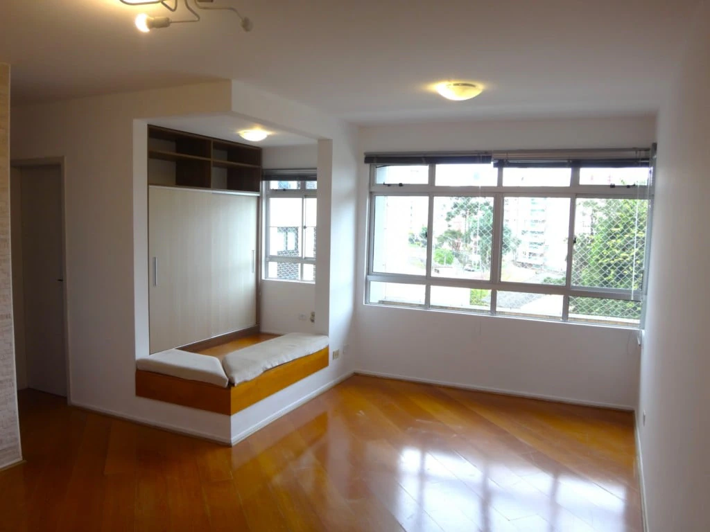 2-bedroom apartment with a walk-in closet