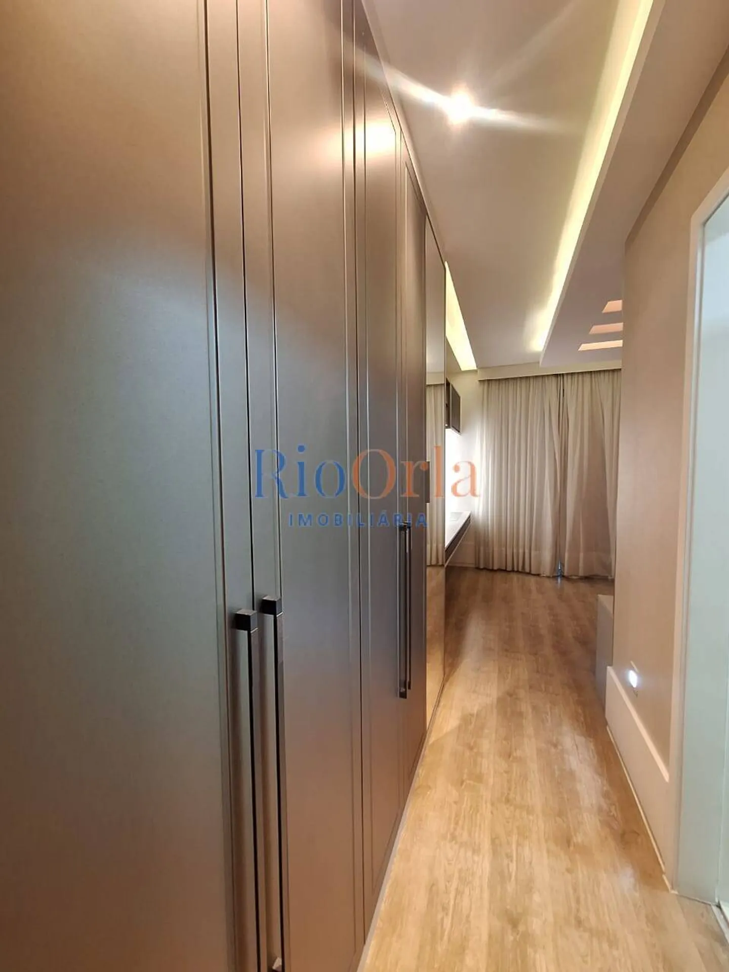 Furnished apartment with 4 bedrooms and 5 bathrooms — photo 40