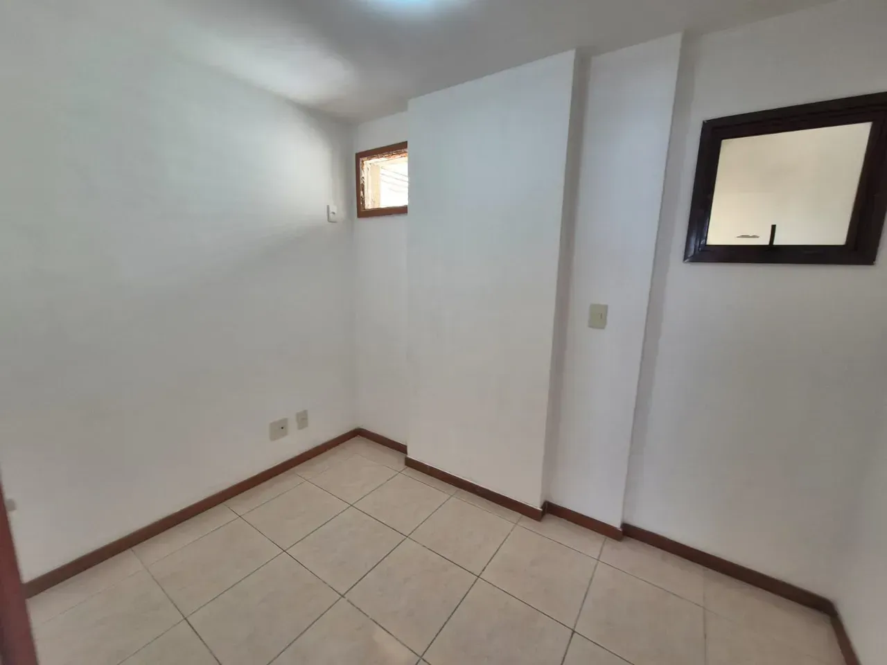 4-bedroom apartment with 2 bathrooms and glass balcony — photo 7