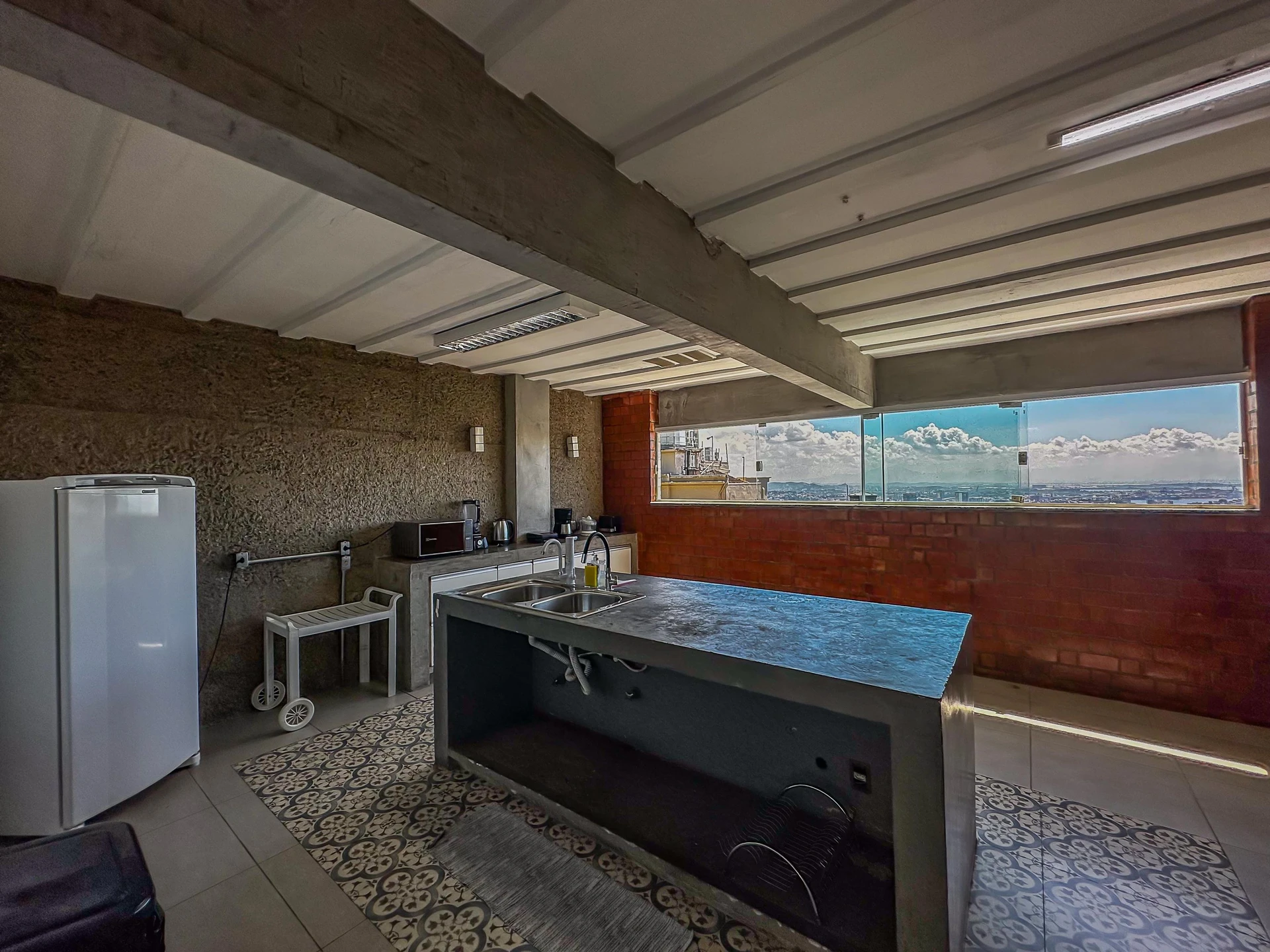 Floor-to-ceiling windows in a 4-bedroom house, 400 m² — photo 17
