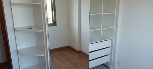 Furnished apartment, 82 m², with a glass-enclosed balcony — photo 4