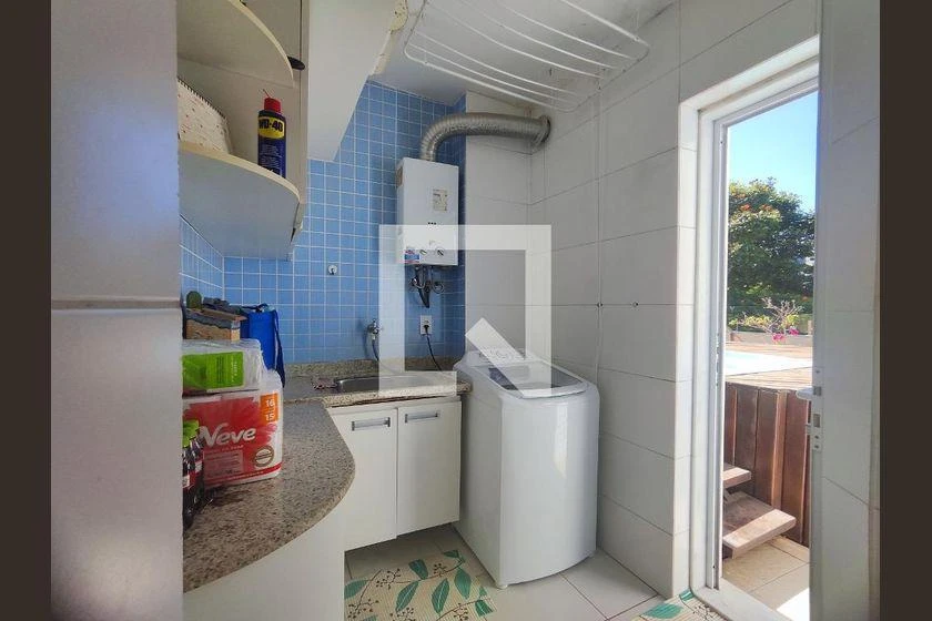 Rental apartment with 4 bedrooms, 360 m² and a balcony