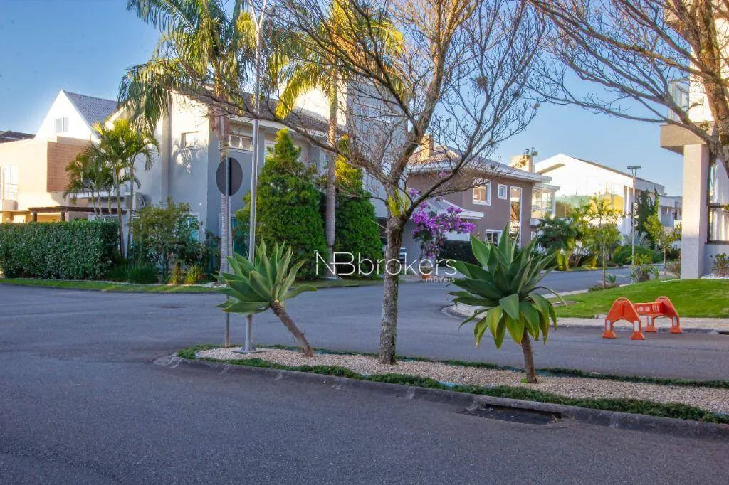 Condo house with 4 bedrooms and 5 bathrooms — photo 61