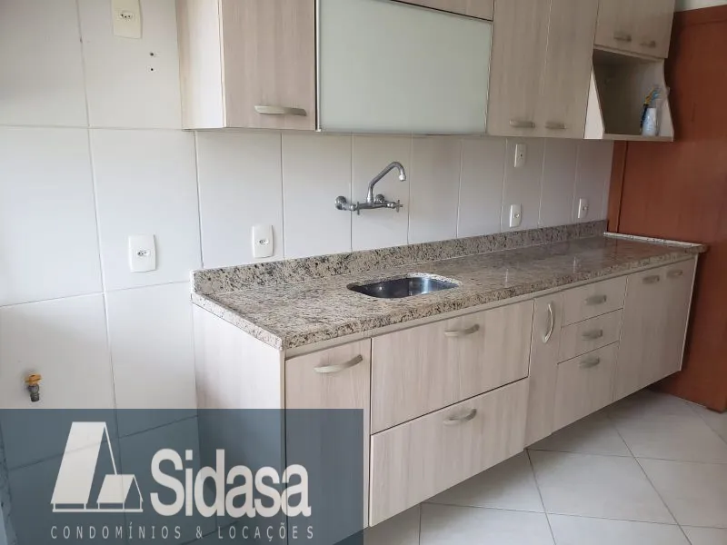 Unfurnished 3-bedroom apartment with a closed kitchen — photo 2