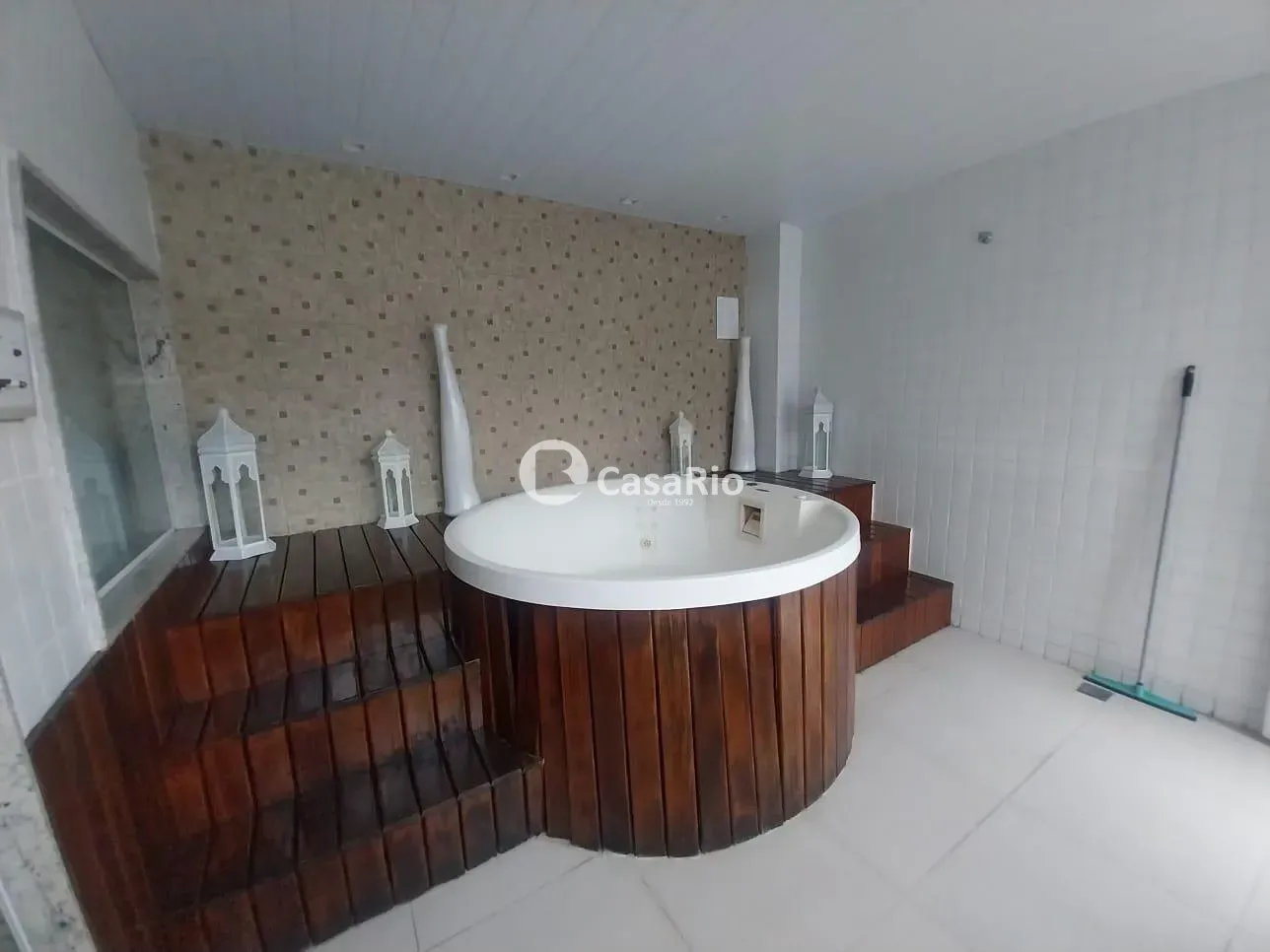 2-bedroom apartment in a building with a pool — photo 38