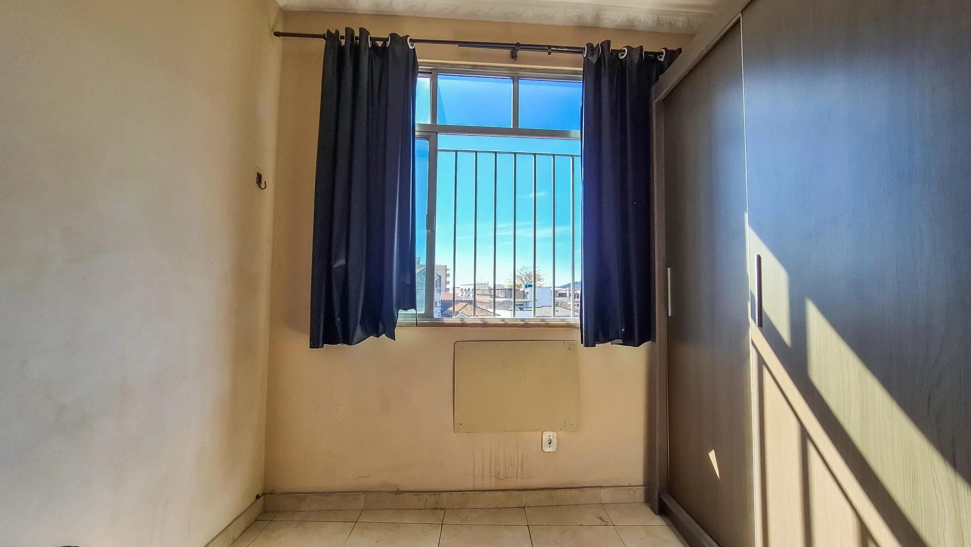 Furnished 2-bedroom apartment with 1 bathroom — photo 15