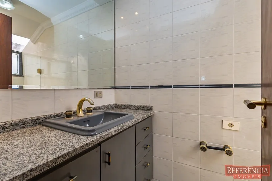 Condo house with 3 bedrooms and a closed kitchen — photo 15