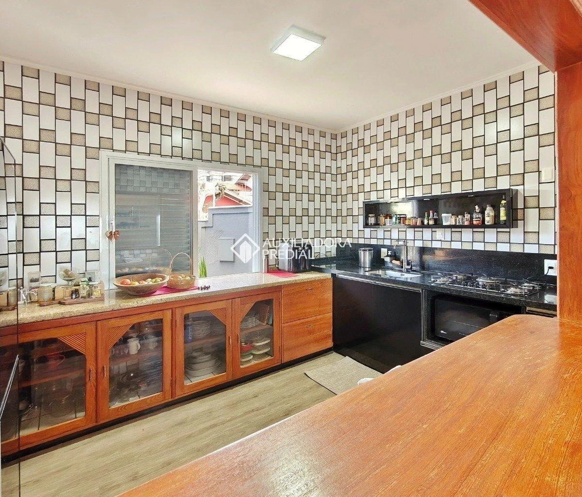 Water view in a 4-bedroom house, 320 m² — photo 31