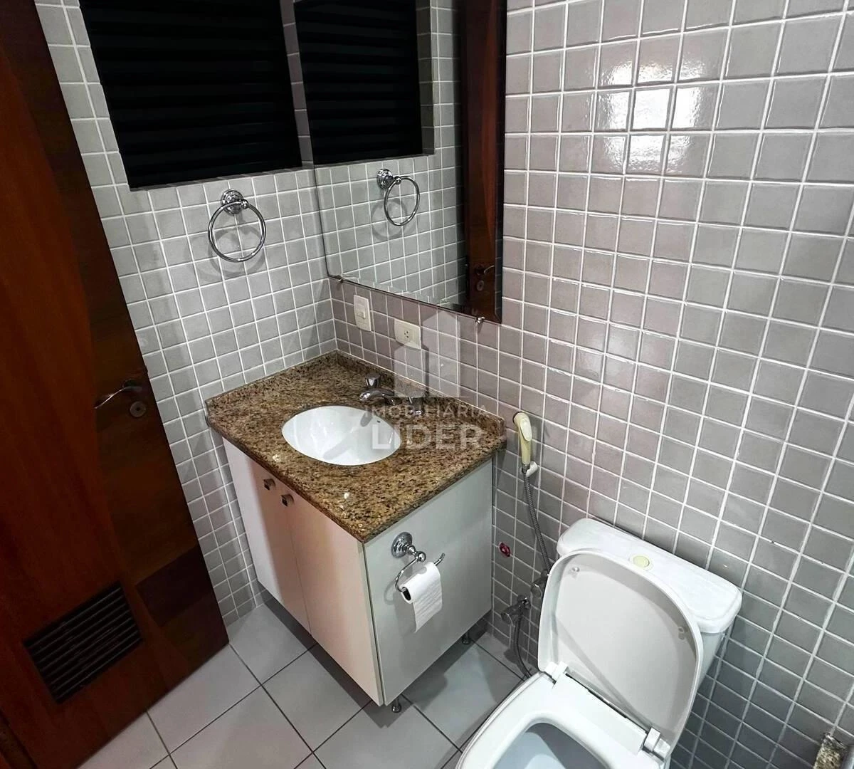 One-bedroom apartment with a bathtub in Curitiba — photo 19