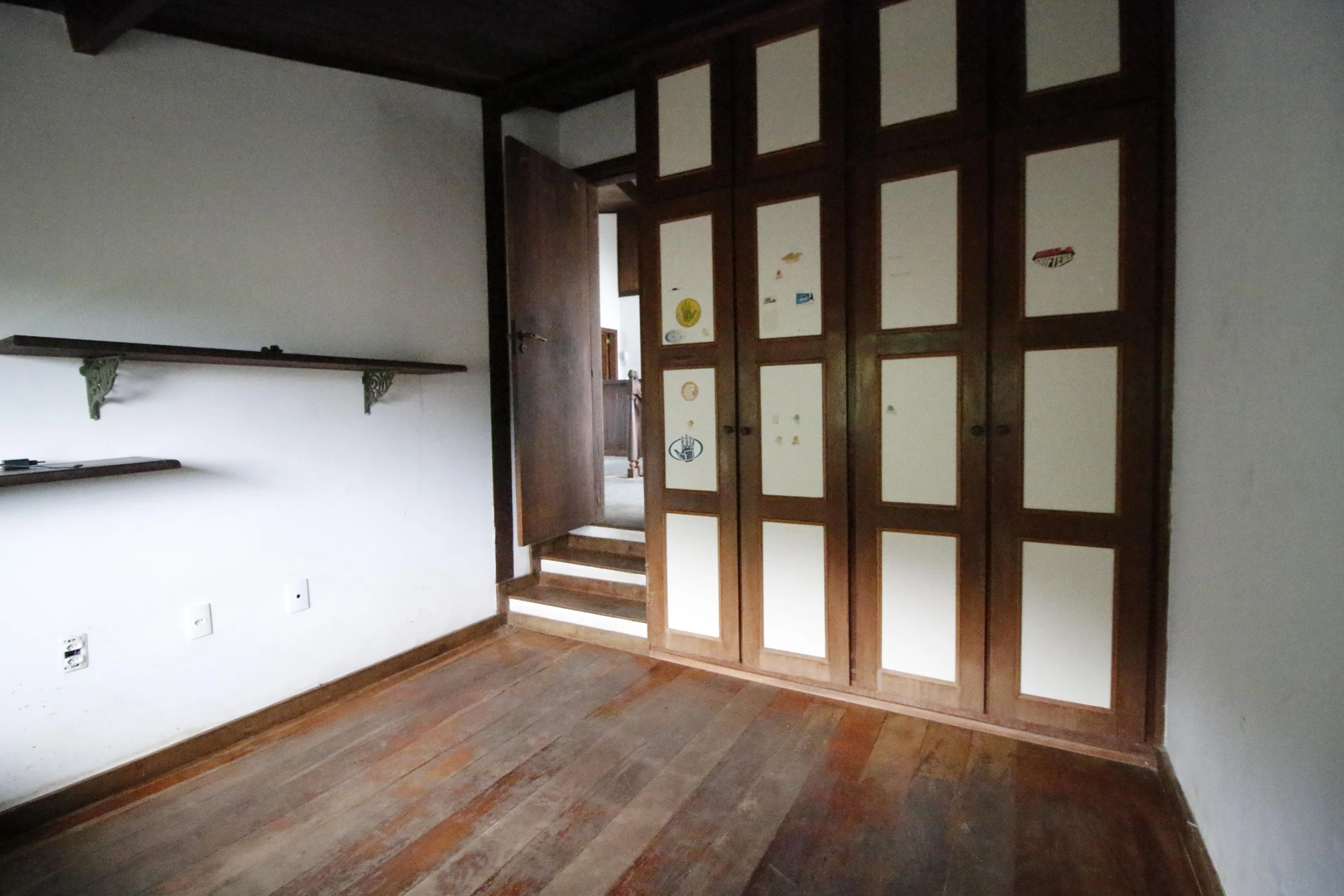 500 m² house with floor-to-ceiling windows and a bathtub — photo 29