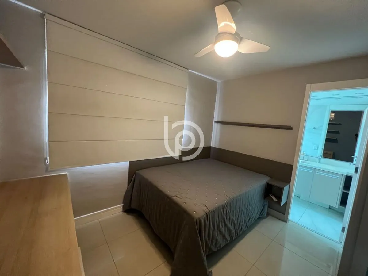Balcony with a grill in a 4-bedroom apartment, 170 m² — photo 16