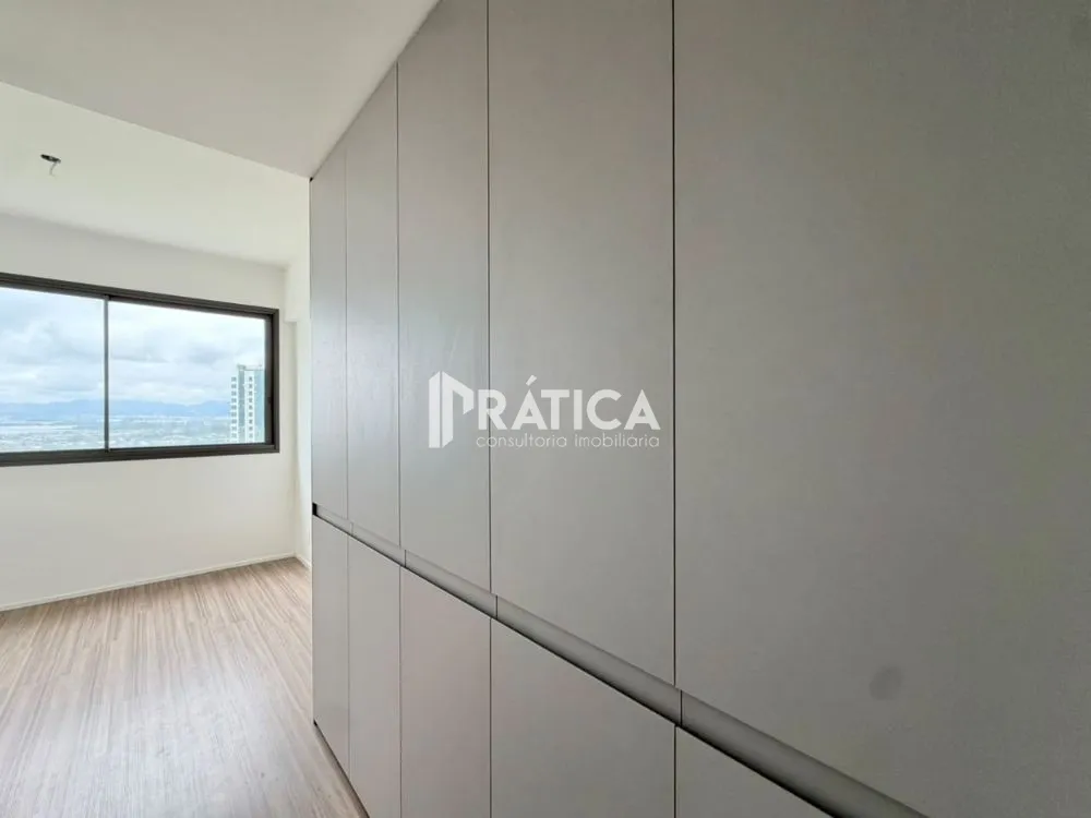 4-bedroom apartment in a building with an indoor pool — photo 3