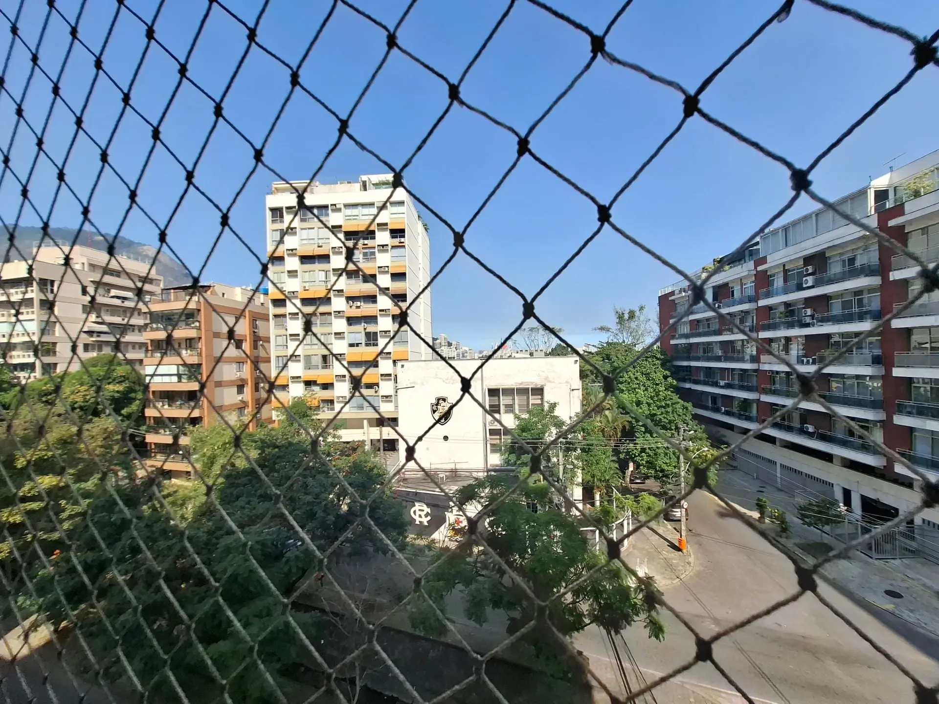 Floor-to-ceiling windows in a 3-bedroom apartment, 150 m² — photo 23