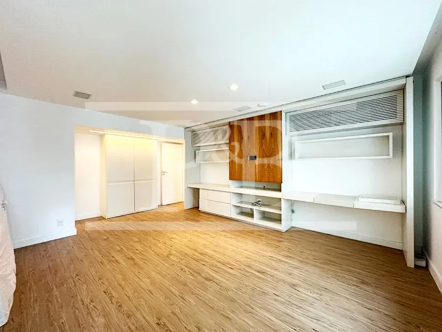 3-bedroom rental apartment with 3 bathrooms and 263 m² — photo 8
