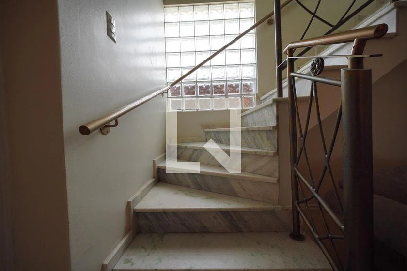 Furnished house, 350 m², with a glass-enclosed balcony — photo 4