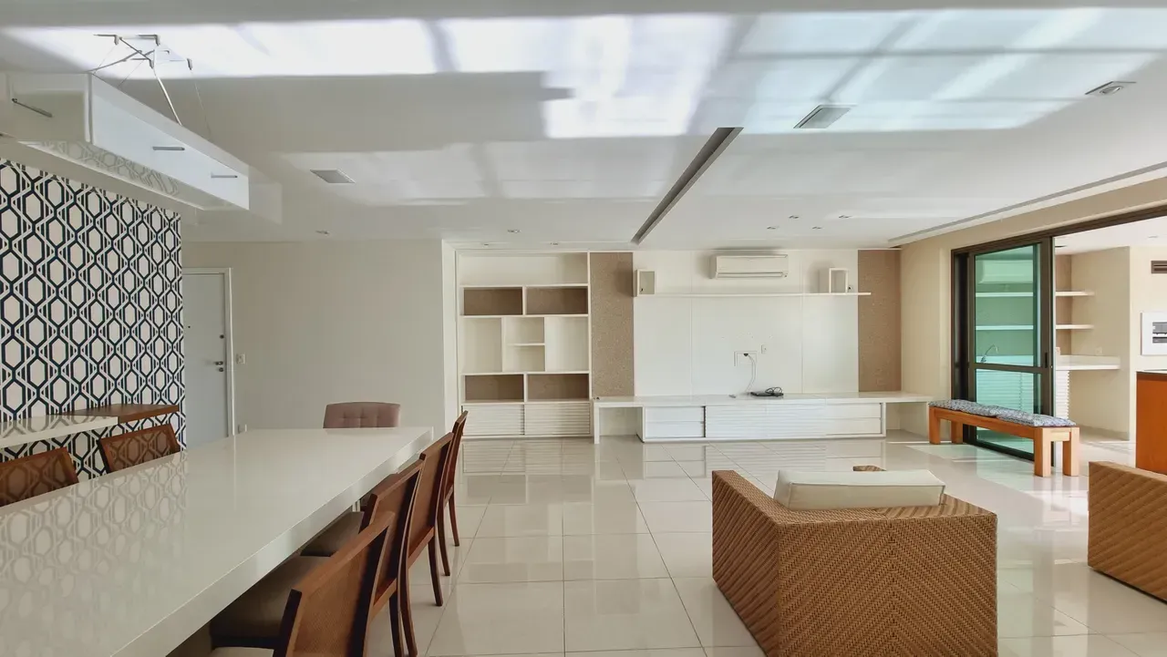 Apartment with open-plan kitchen and 4 bedrooms — photo 14