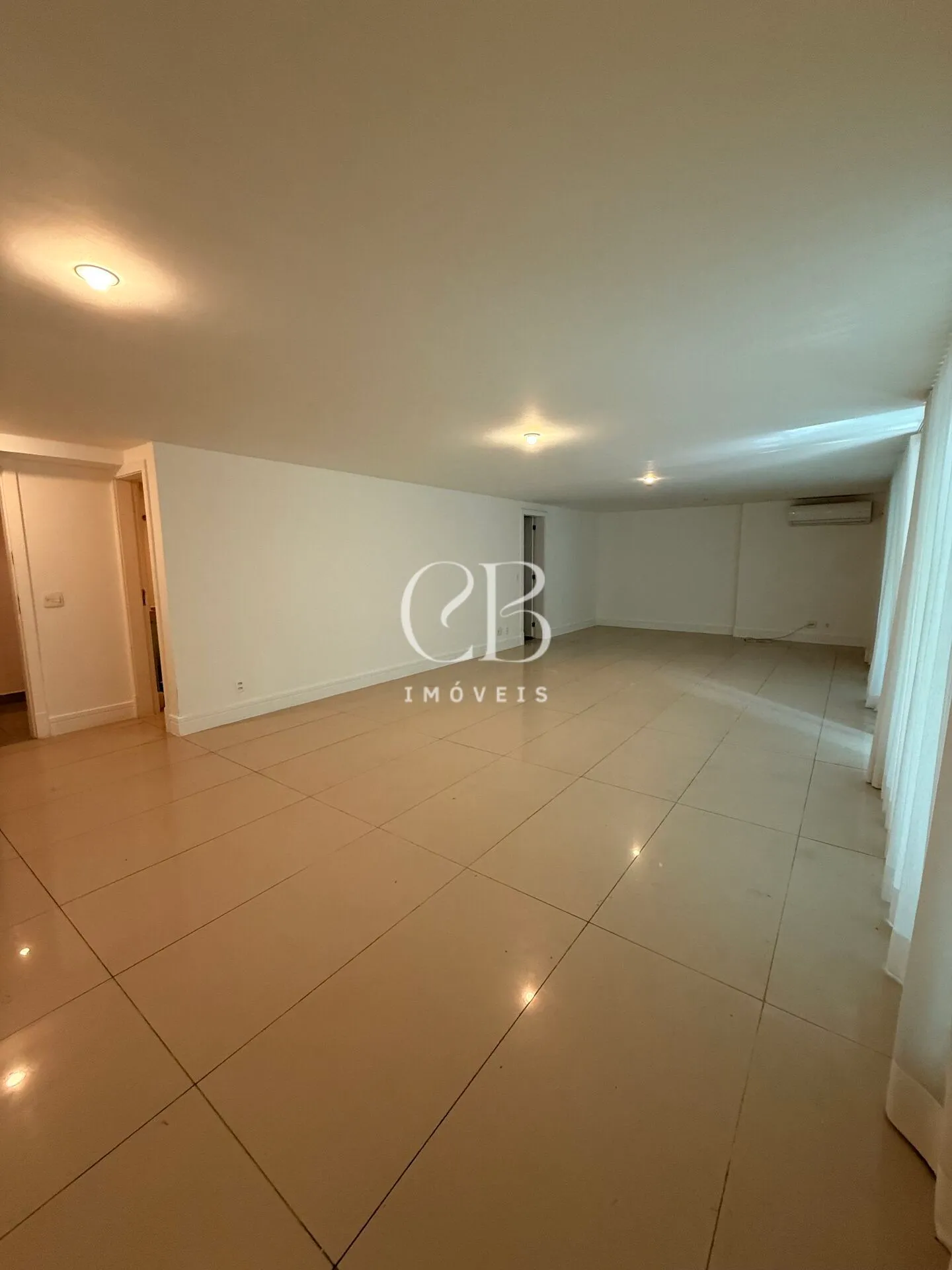 Apartment with 4 bedrooms and a balcony in great condition — photo 5