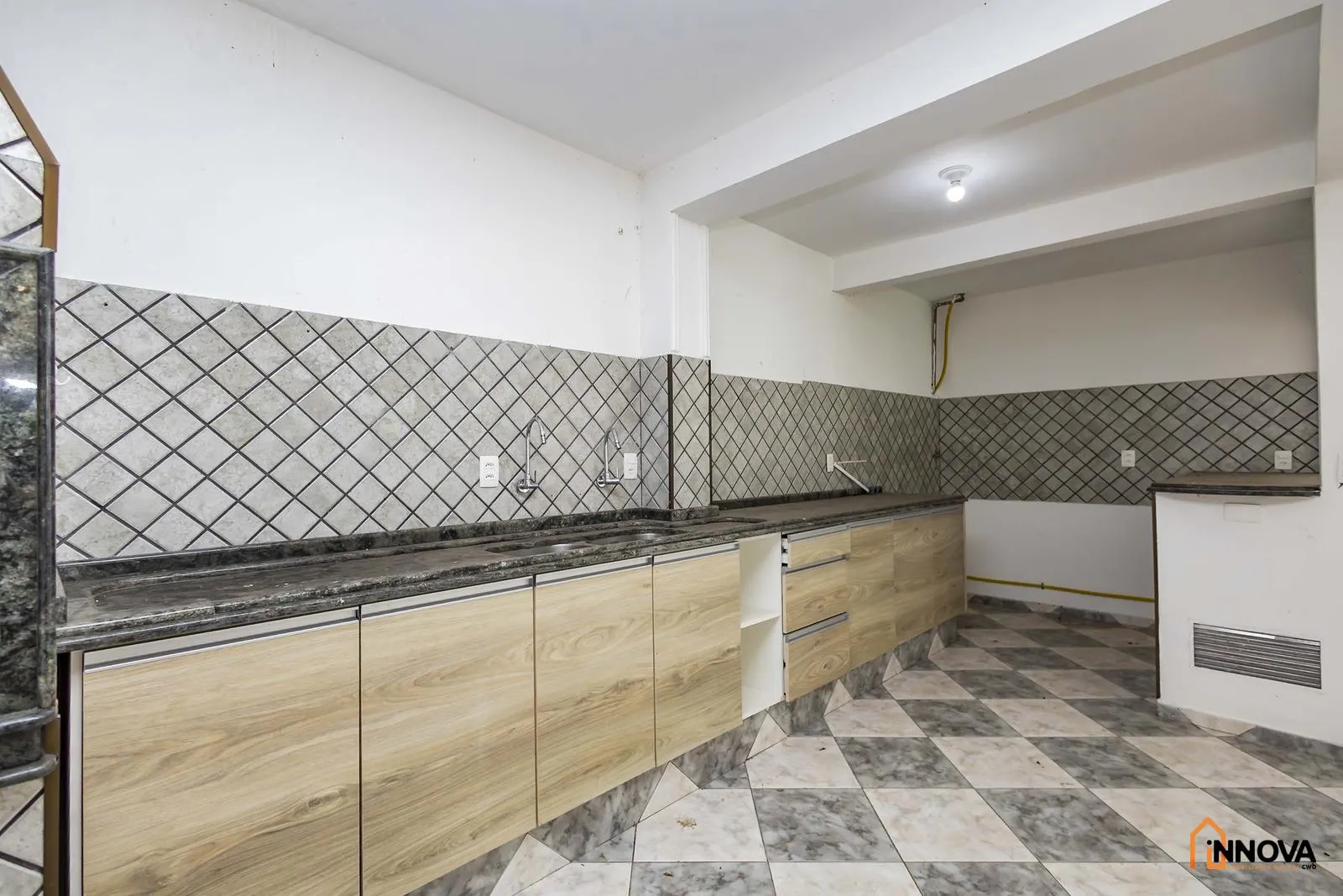 House with 5 bedrooms, 10 bathrooms, 5 parking spaces — photo 38