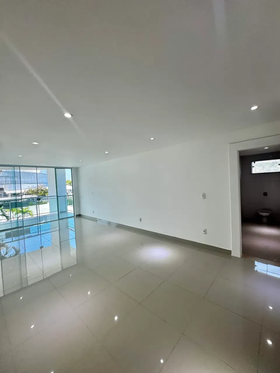 Unfurnished house with 5 bedrooms and 5 bathrooms — photo 17