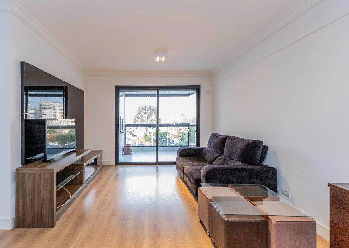 124 m² apartment with a bathtub and a walk-in closet — photo 8