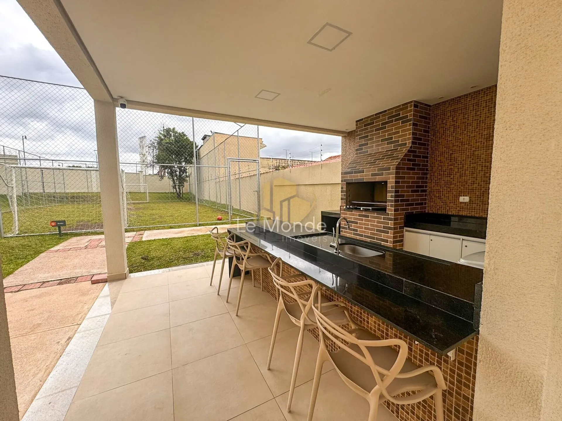 2-bedroom apartment with open-plan kitchen and gas stove — photo 36
