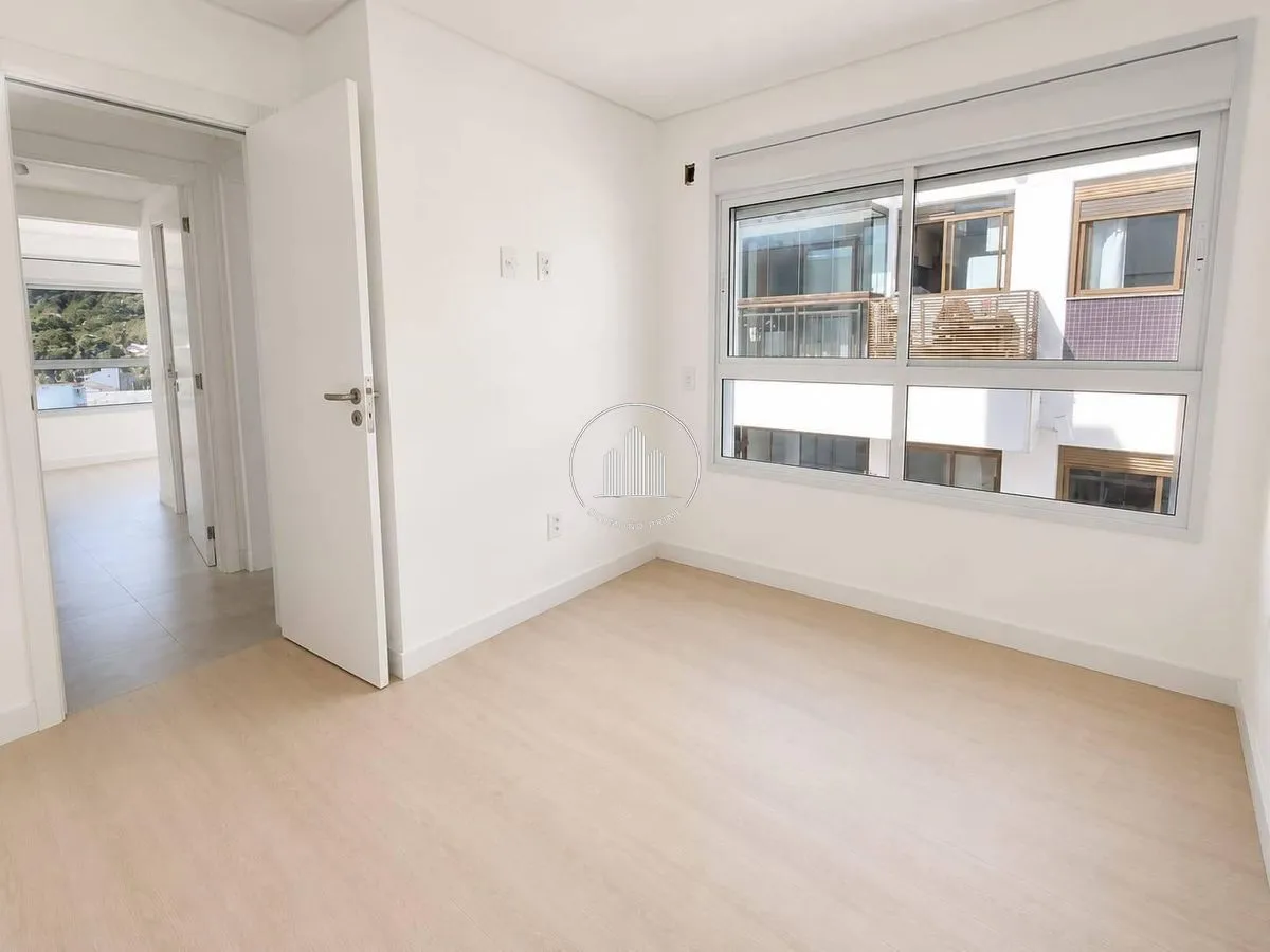 Apartment with 3 bedrooms and 2 en-suites with balcony — photo 31