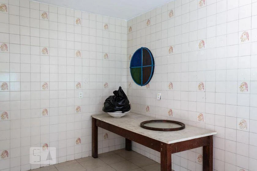 Rental house with 4 bedrooms and 200 m² — photo 3