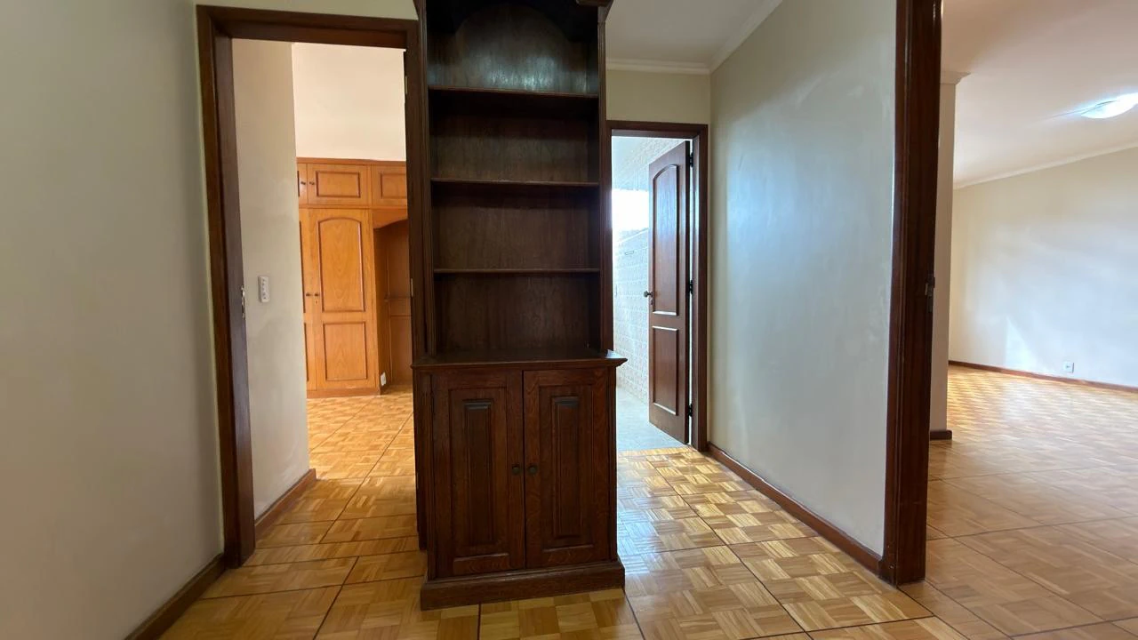 Wood or laminate floors in a 3-bedroom apartment, 157 m² — photo 17
