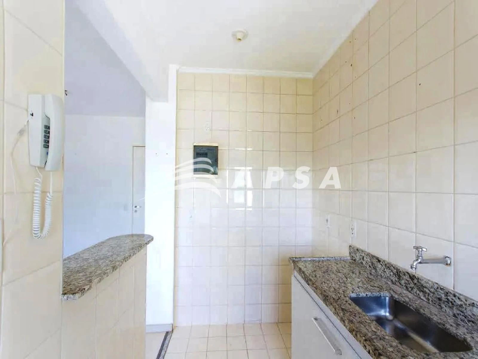Unfurnished 2-bedroom apartment with a private BBQ — photo 8