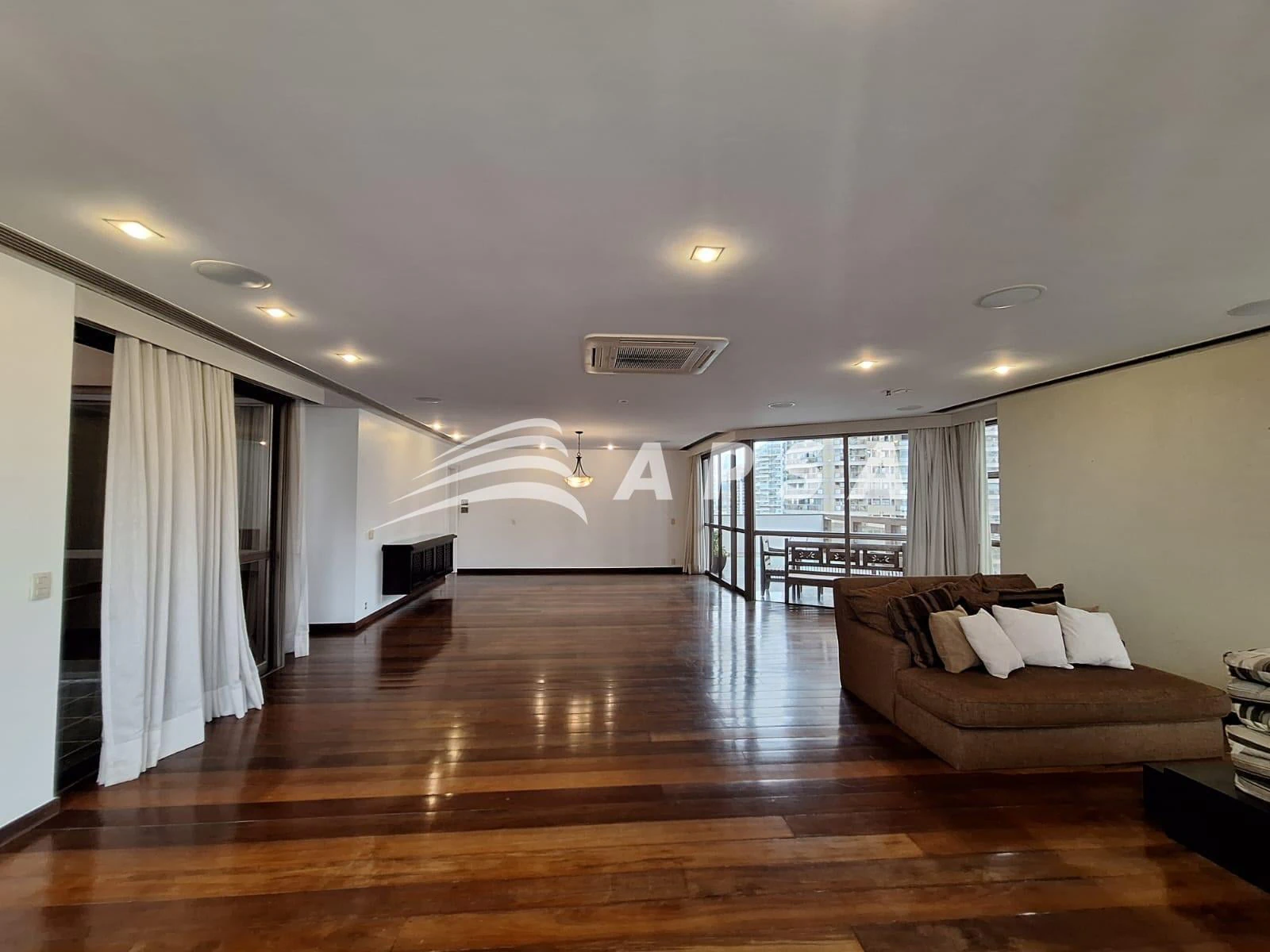 4-bedroom apartment in a building with a sauna — photo 3