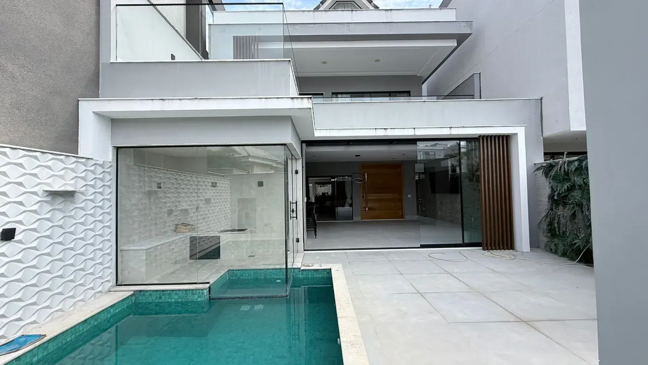 House with 6 bedrooms and an open kitchen with gas stove — photo 18