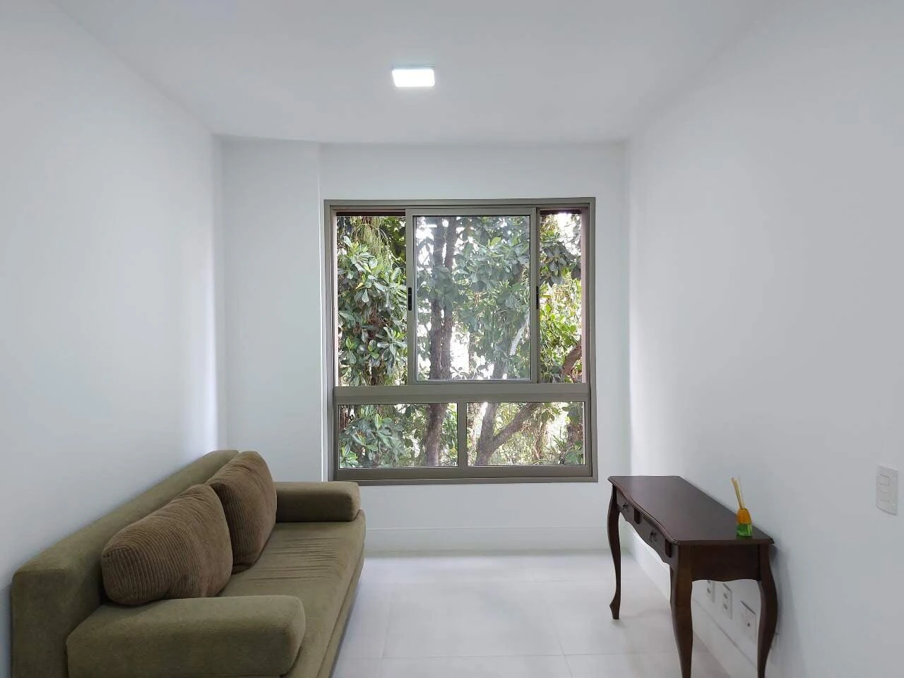 Floor-to-ceiling windows in a 2-bedroom apartment, 64 m²