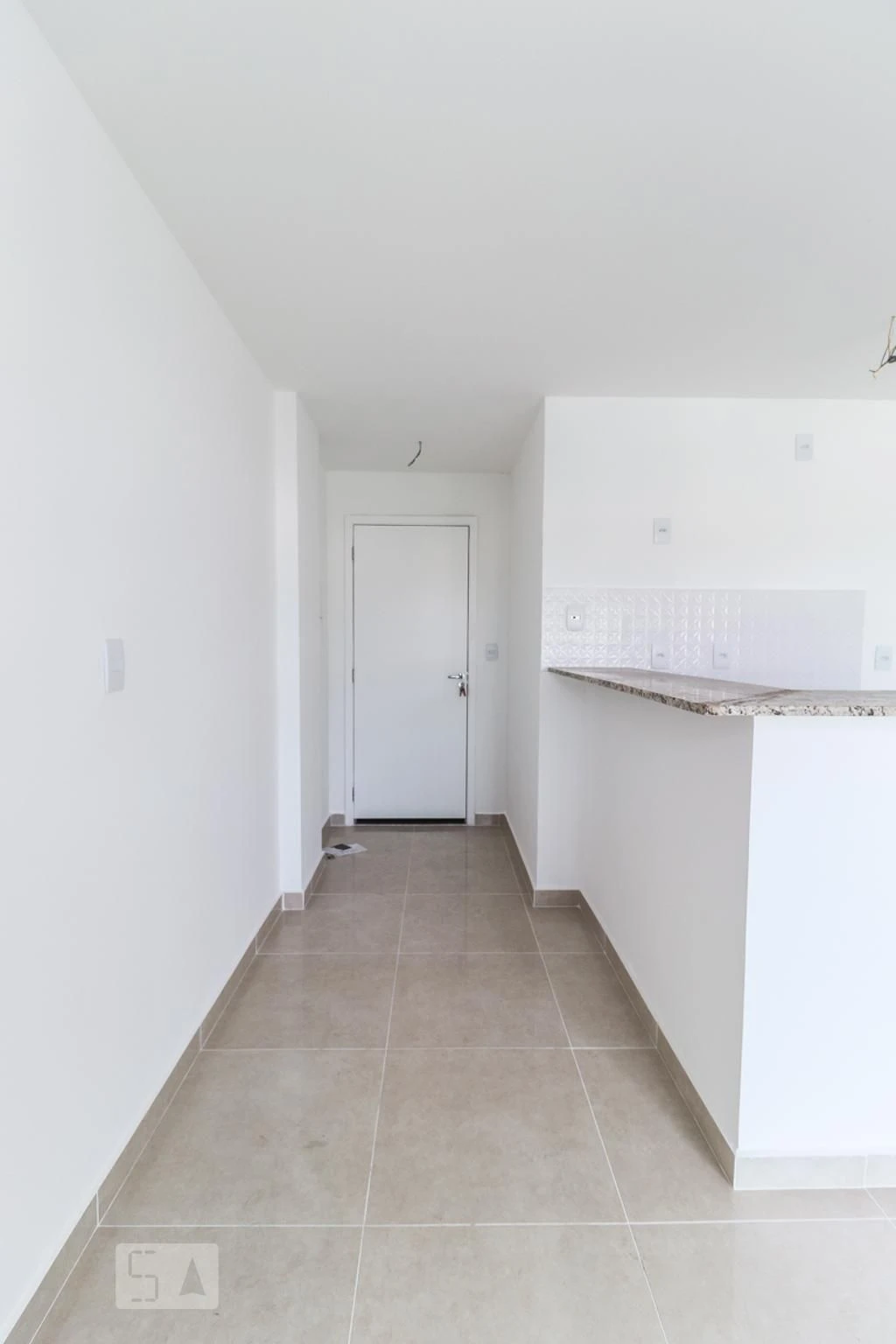 Furnished 1-bedroom apartment with a glassed balcony — photo 63