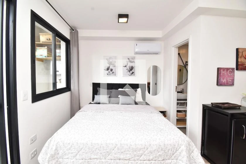 Furnished 1-bedroom apartment with balcony and 1 bath — photo 7