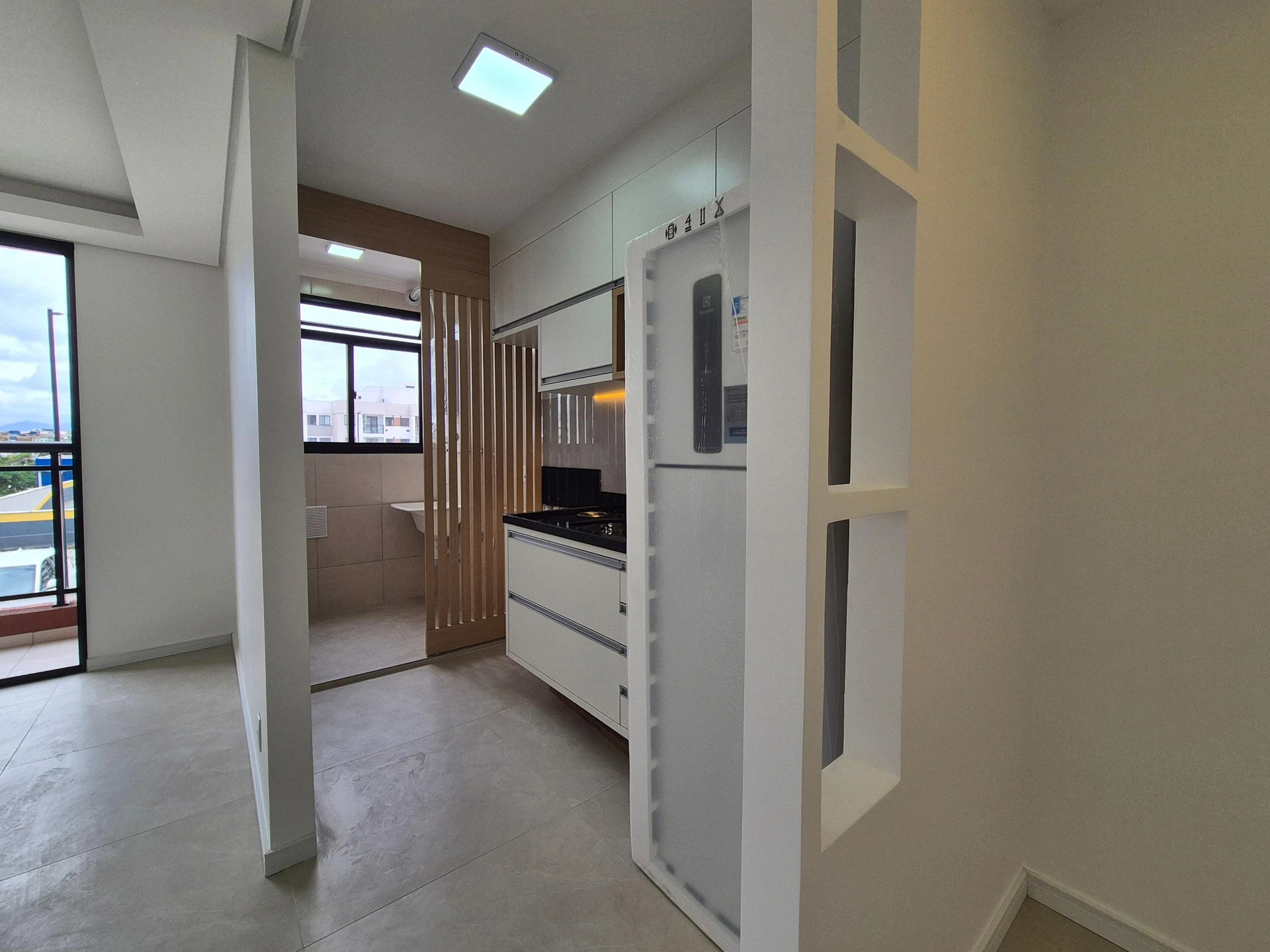 2-bedroom apartment in a building with a gym — photo 2