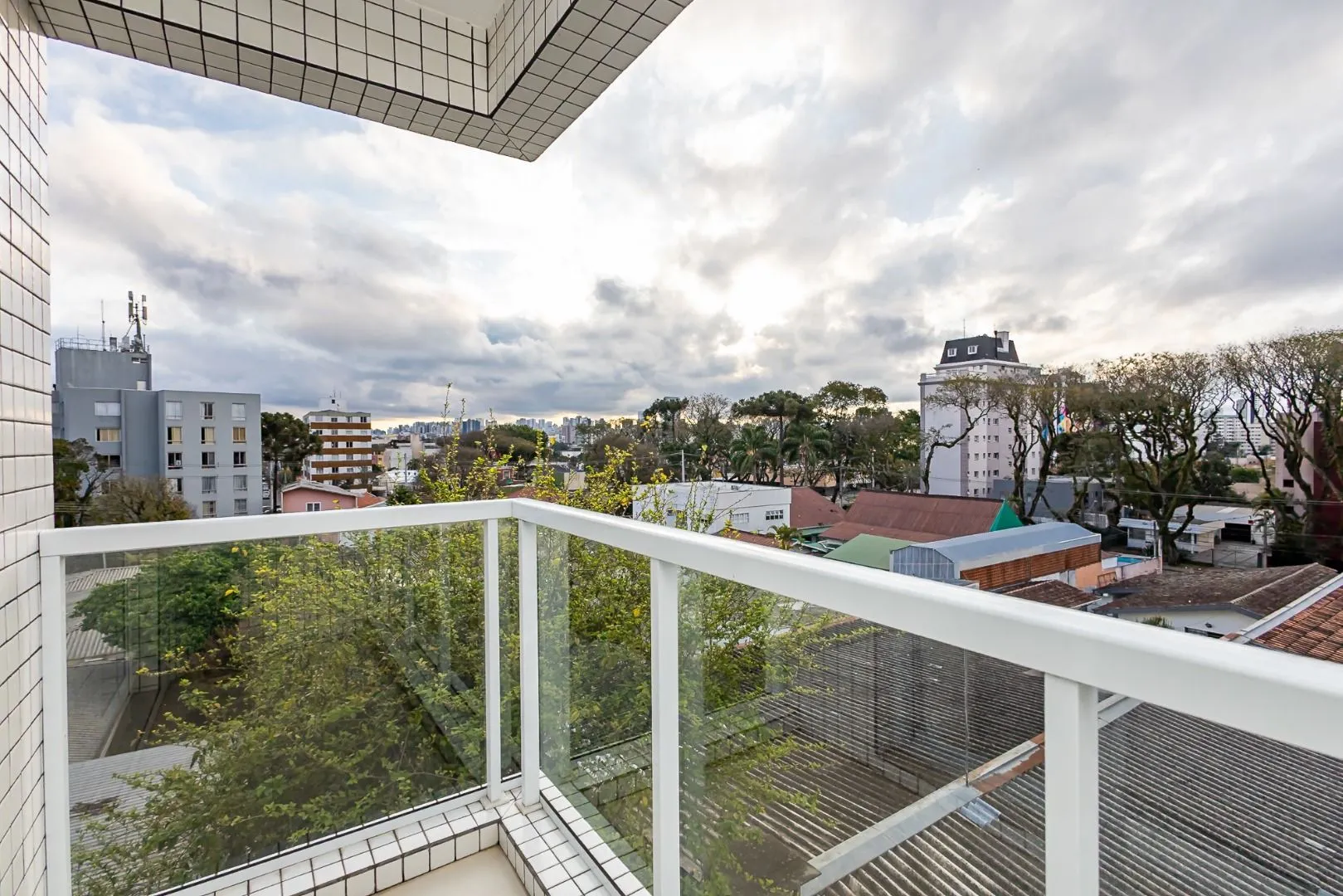 2-bedroom apartment with a washing machine in Curitiba — photo 9