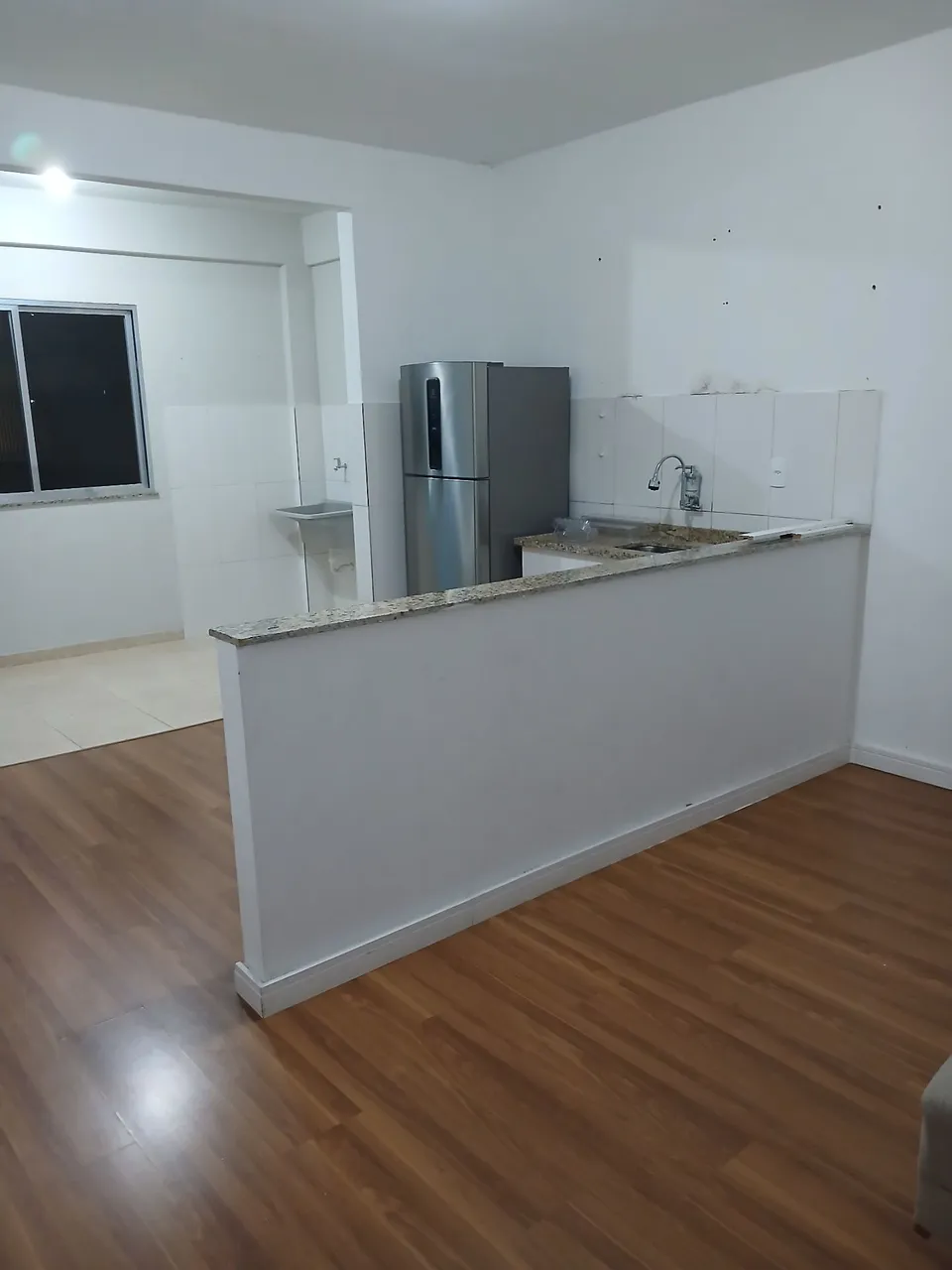 One-bedroom apartment with wood or laminate floors — photo 2