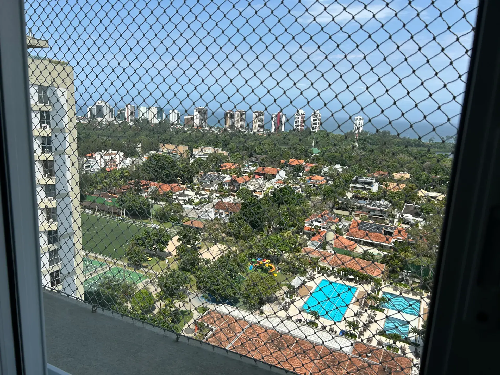 4-bedroom apartment with a glass-enclosed balcony — photo 3