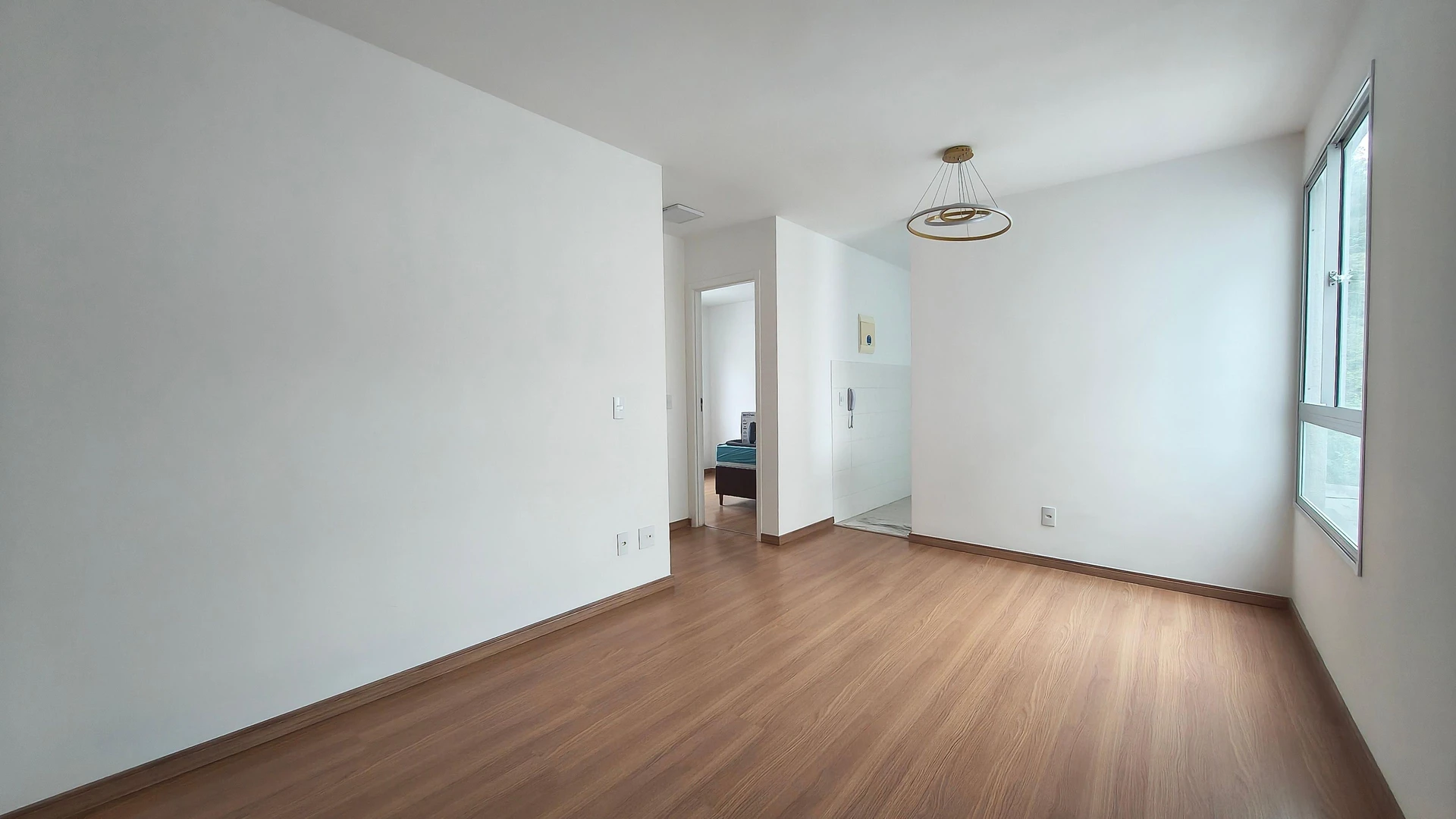 2-bedroom apartment with wood or laminate floors — photo 7