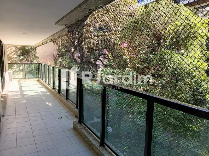 Apartamento com 3 quartos e varanda — photo 3