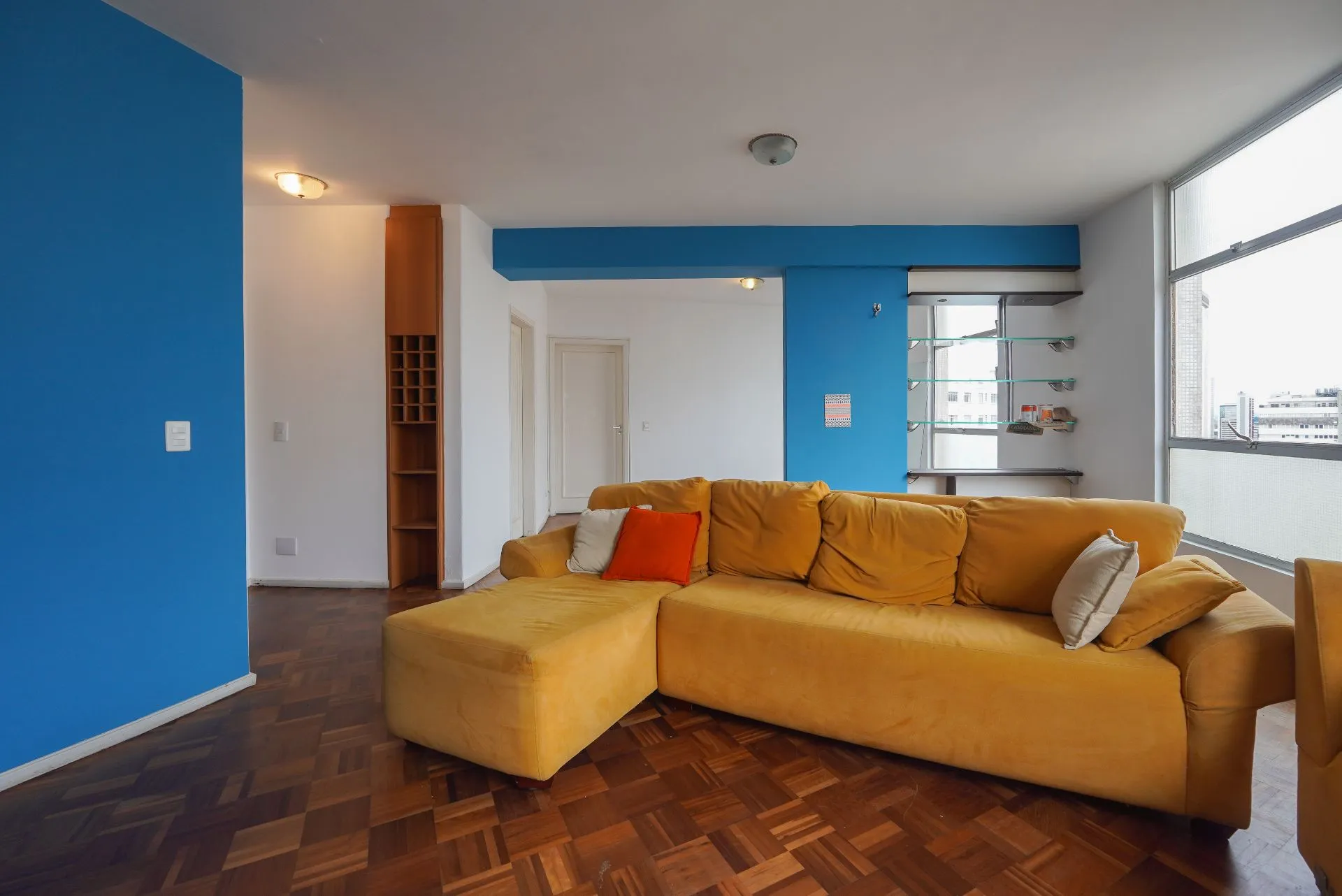 Home office in a 3-bedroom apartment, 140 m² — photo 6