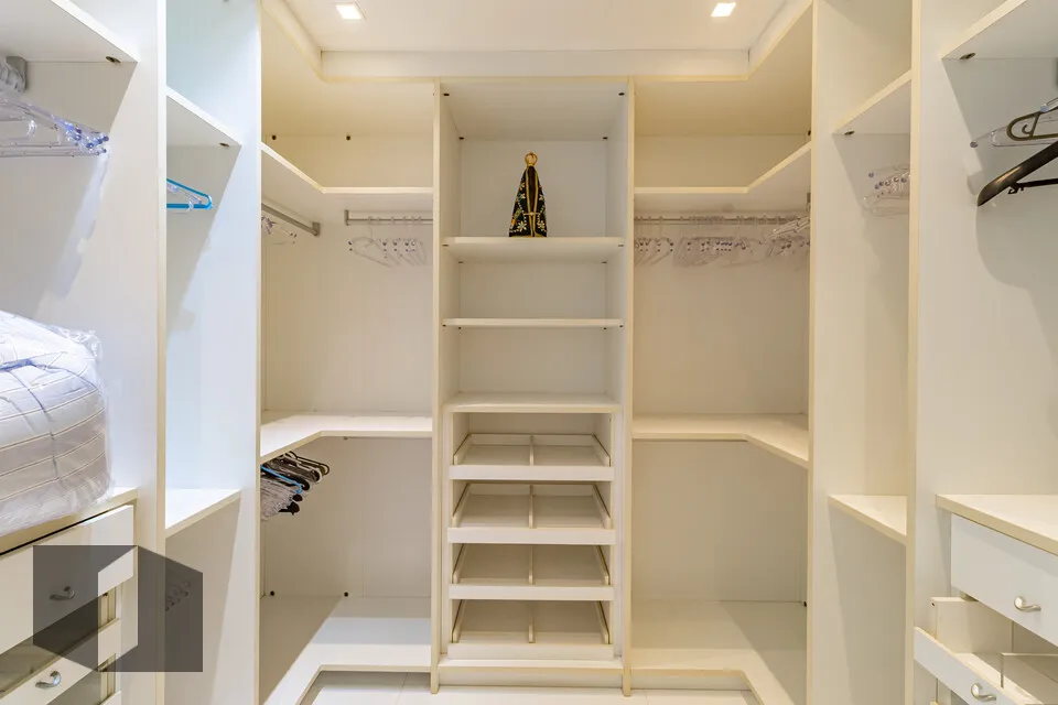 Furnished apartment with 4 bedrooms and 5 bathrooms — photo 7