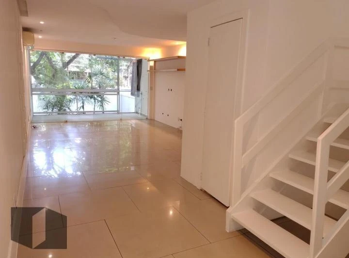 Triplex house with 273 m², 4 bedrooms and enclosed balcony — photo 3