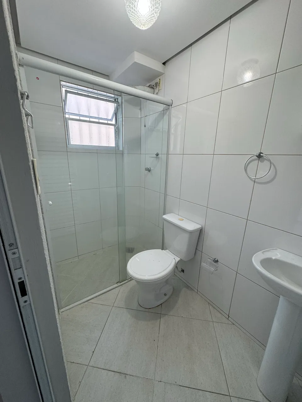 Unfurnished studio with glass shower and 1 bathroom — photo 9
