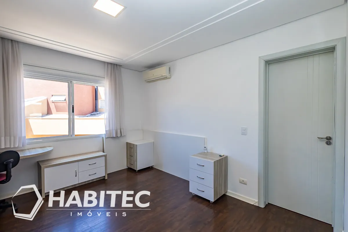 Residential house with 4 bedrooms and an integrated kitchen — photo 36