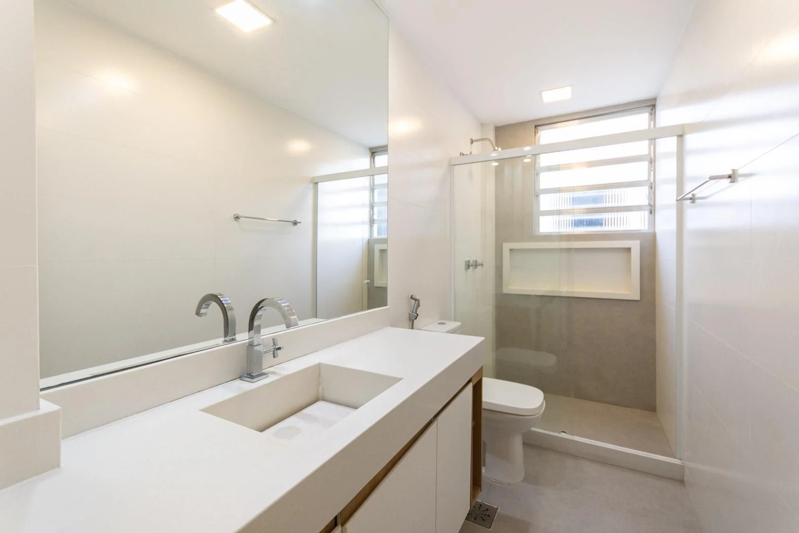 Wood or laminate floors in a 2-bedroom apartment, 64 m² — photo 7