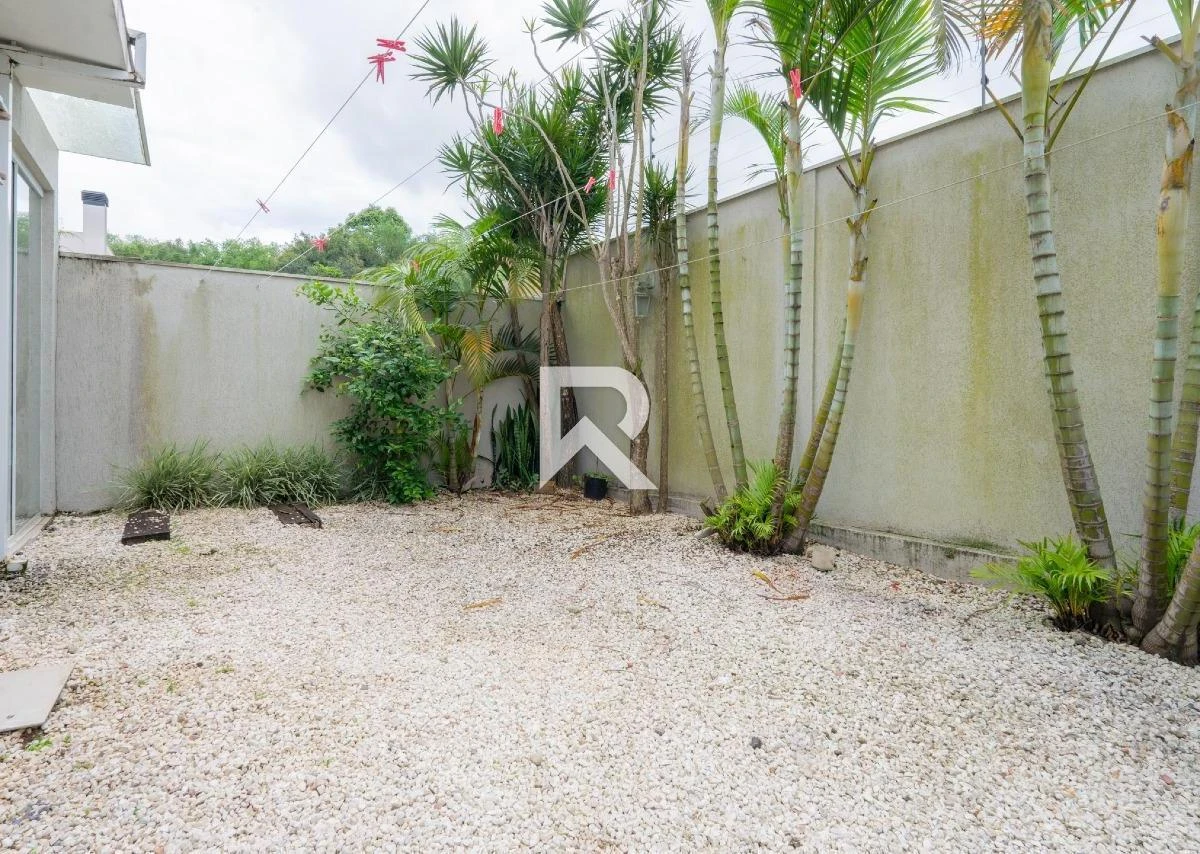250 m² house with a walk-in closet and a bathtub — photo 45