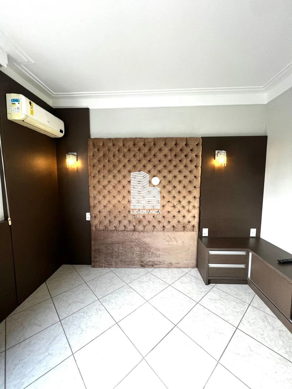 Furnished apartment, 125 m², with a glass-enclosed balcony — photo 12