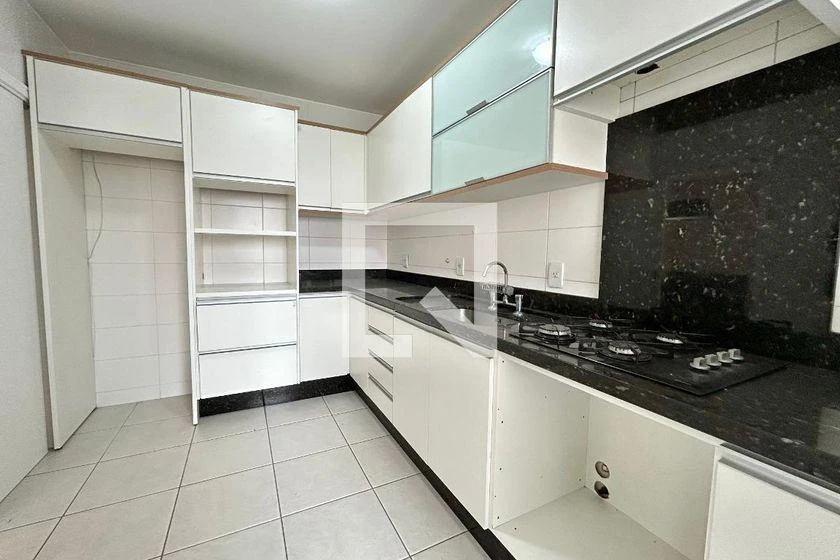 2-bedroom apartment in a building with a gym — photo 13